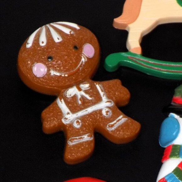 Lot 8 Vintage Hallmark, Gibson & Avon Christmas Brooches & Fragrance Pin Bundle - Picture 2 of 13